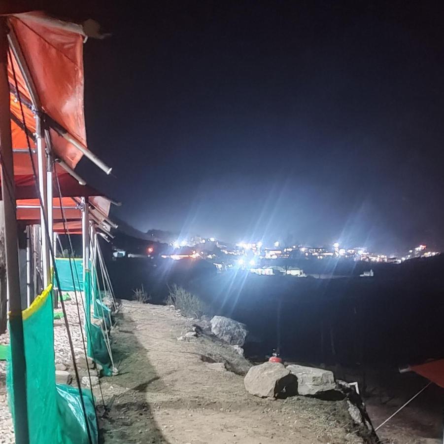 Buddy Hikers Stay Badrinath Bilik gambar