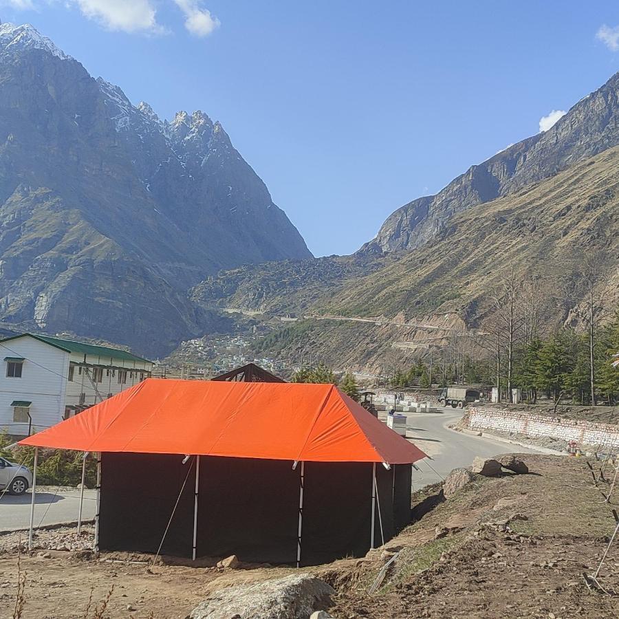 Buddy Hikers Stay Badrinath Bilik gambar