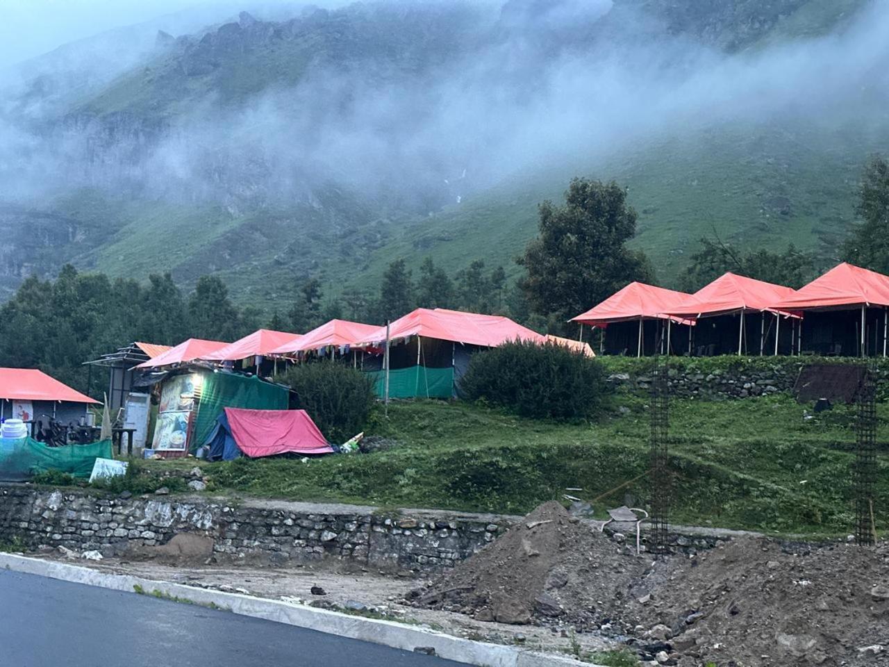 Buddy Hikers Stay Badrinath Luaran gambar